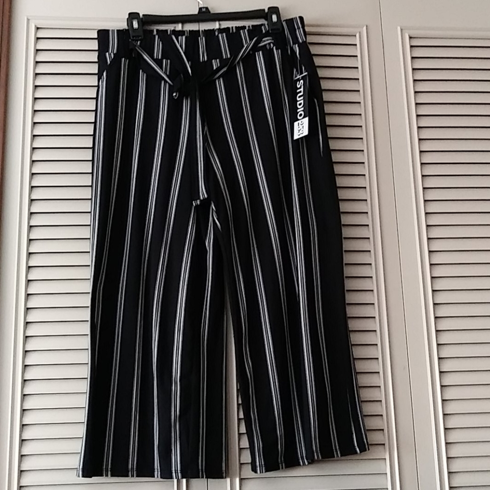 💵 Black & White Gaucho Pants